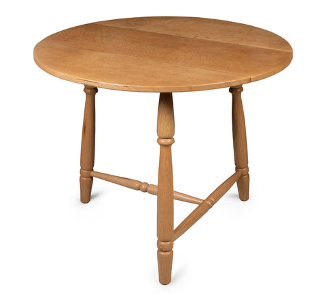 A Classically Inspired Oak Cricket Table (GS. 432)